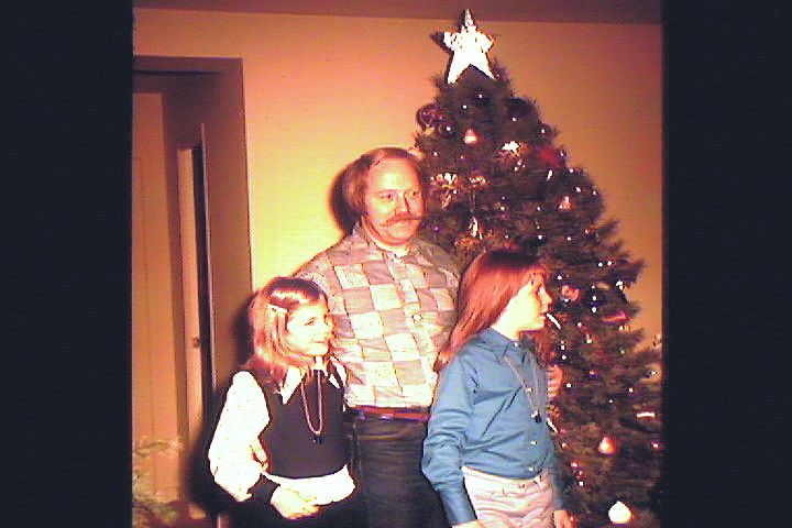 Christmas-Ed-Downey-Lisa-Lynda-1973        